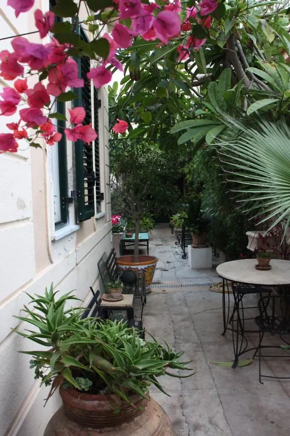 Stanza In Villa Liberty A Mondello Palermo